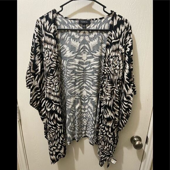 Torrid Kimono - Picture 1 of 4